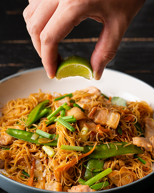 One Pan Filipino ‘Pancit Bihon’ Noodles