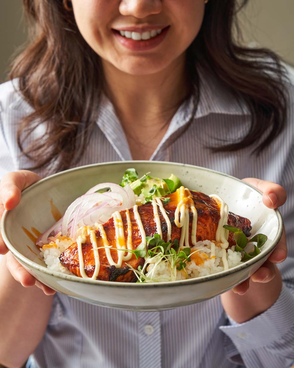 Sushi bowl with salmon, Deconstructed sushi, Salmon sashimi bowl, Healthy sushi bowl, Japanese salmon dish